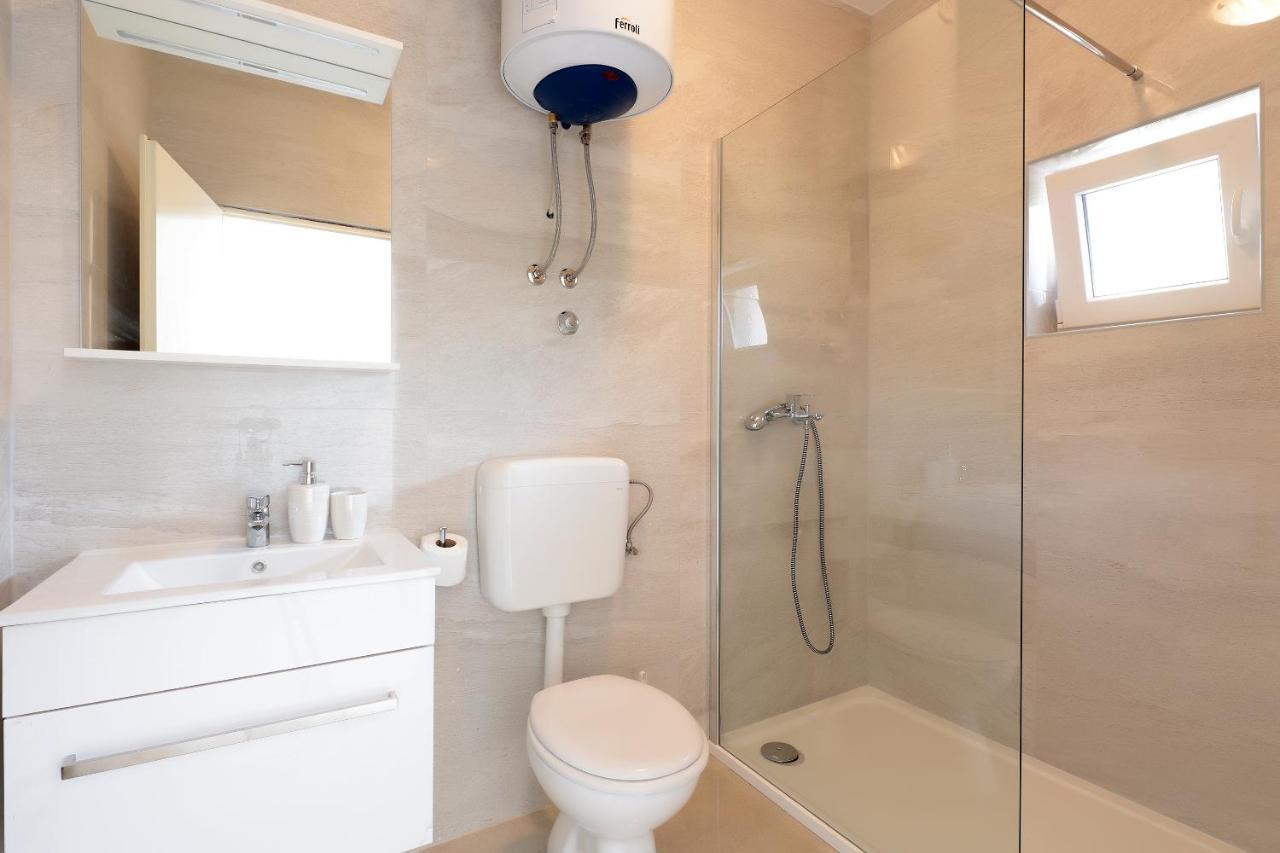 Apartments Lola Novalja Kültér fotó