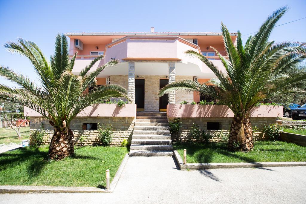 Apartments Lola Novalja Kültér fotó