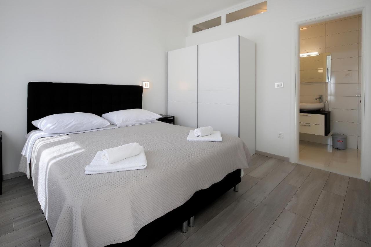 Apartments Lola Novalja Kültér fotó