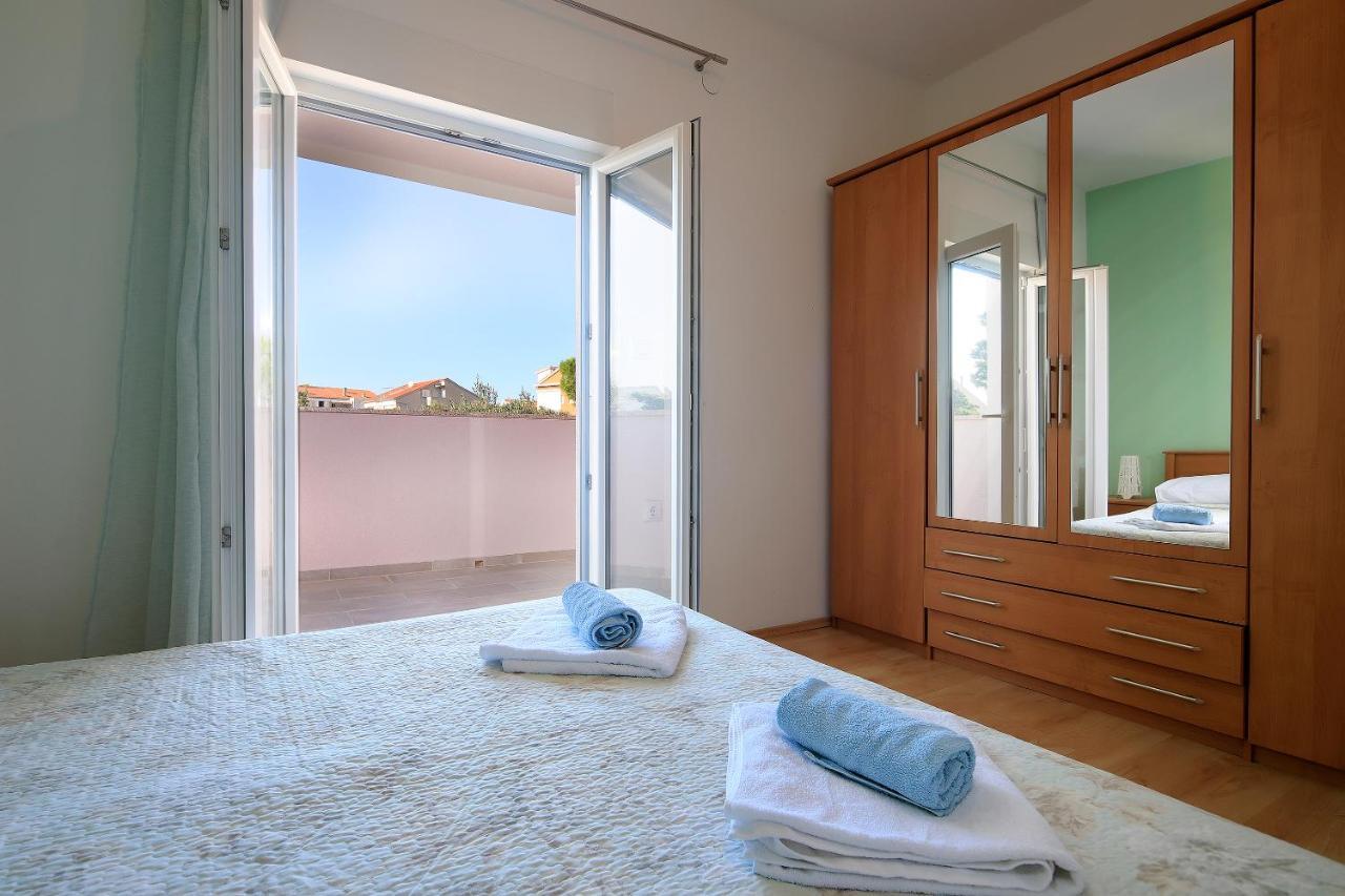 Apartments Lola Novalja Kültér fotó