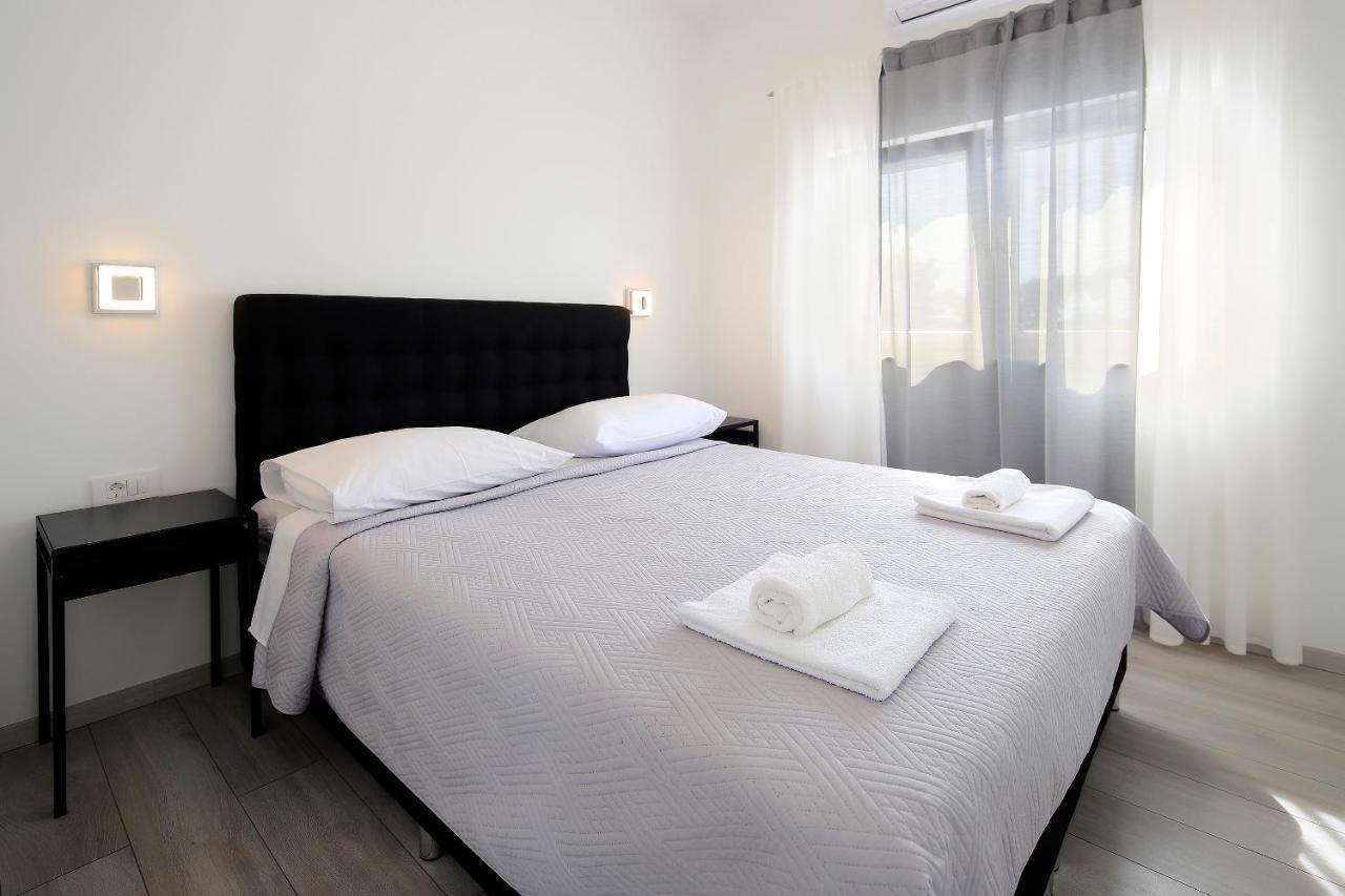 Apartments Lola Novalja Kültér fotó