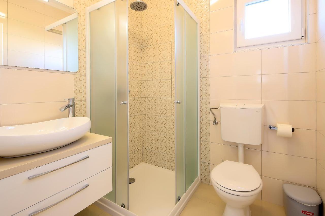 Apartments Lola Novalja Kültér fotó