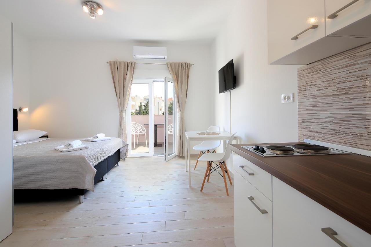 Apartments Lola Novalja Kültér fotó