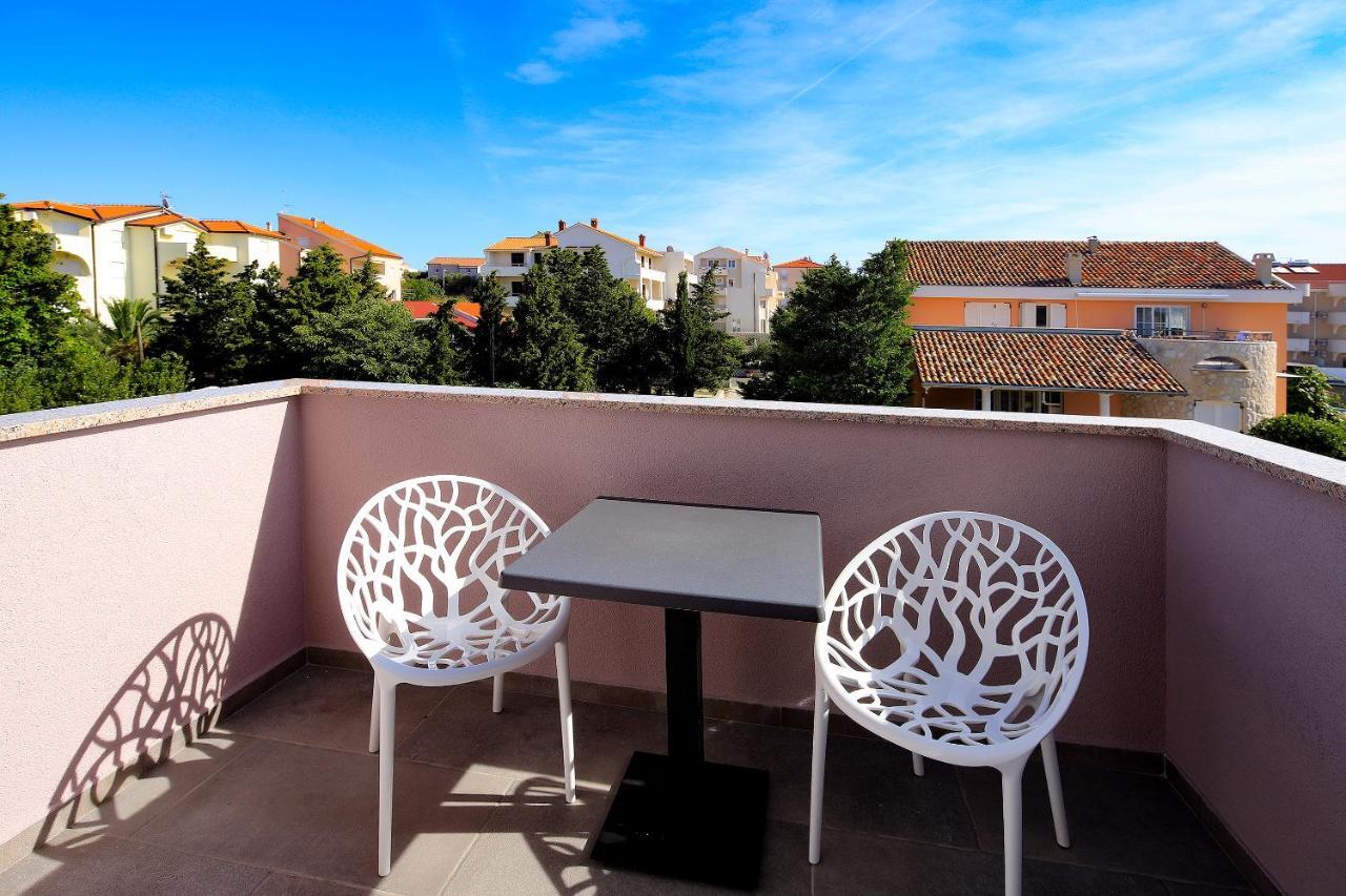 Apartments Lola Novalja Kültér fotó