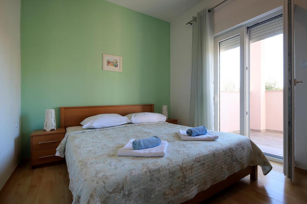 Apartments Lola Novalja Kültér fotó