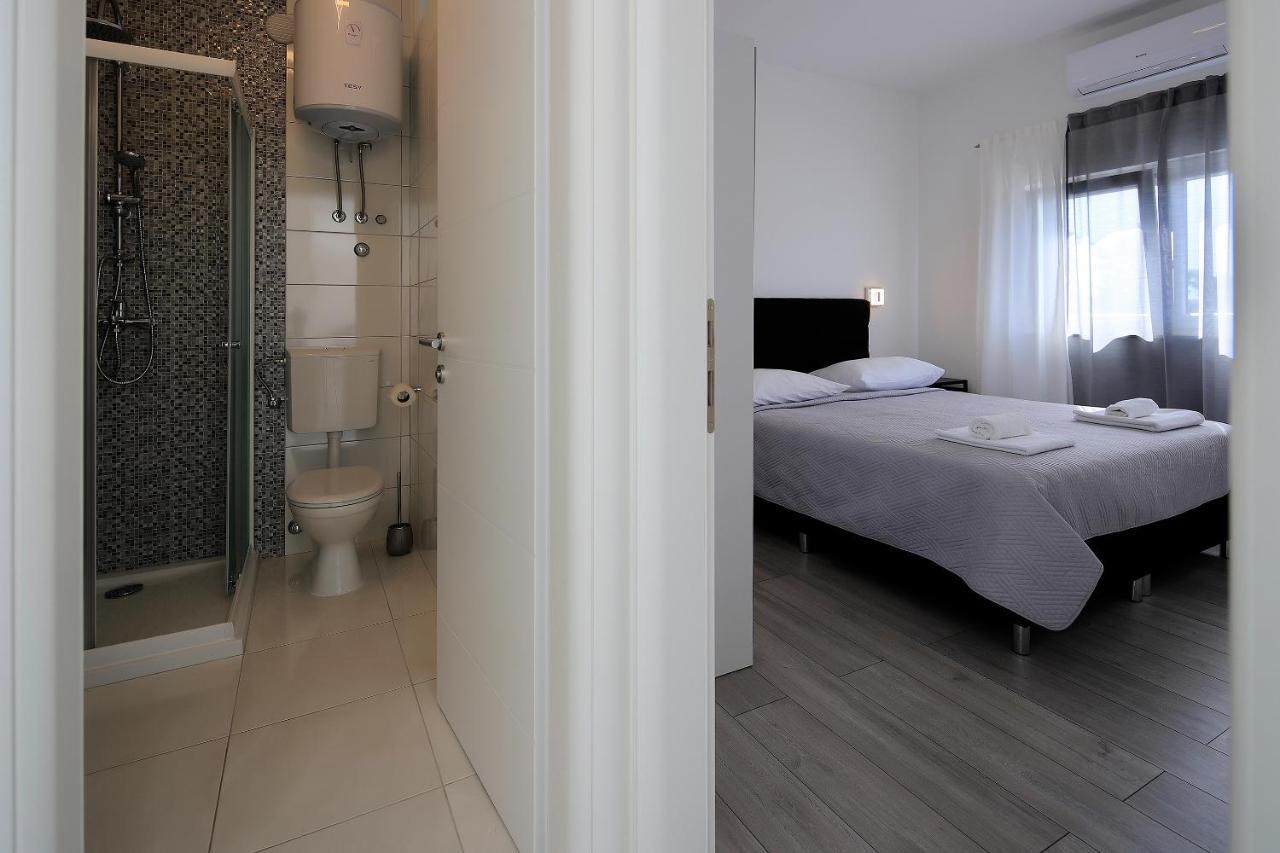 Apartments Lola Novalja Kültér fotó