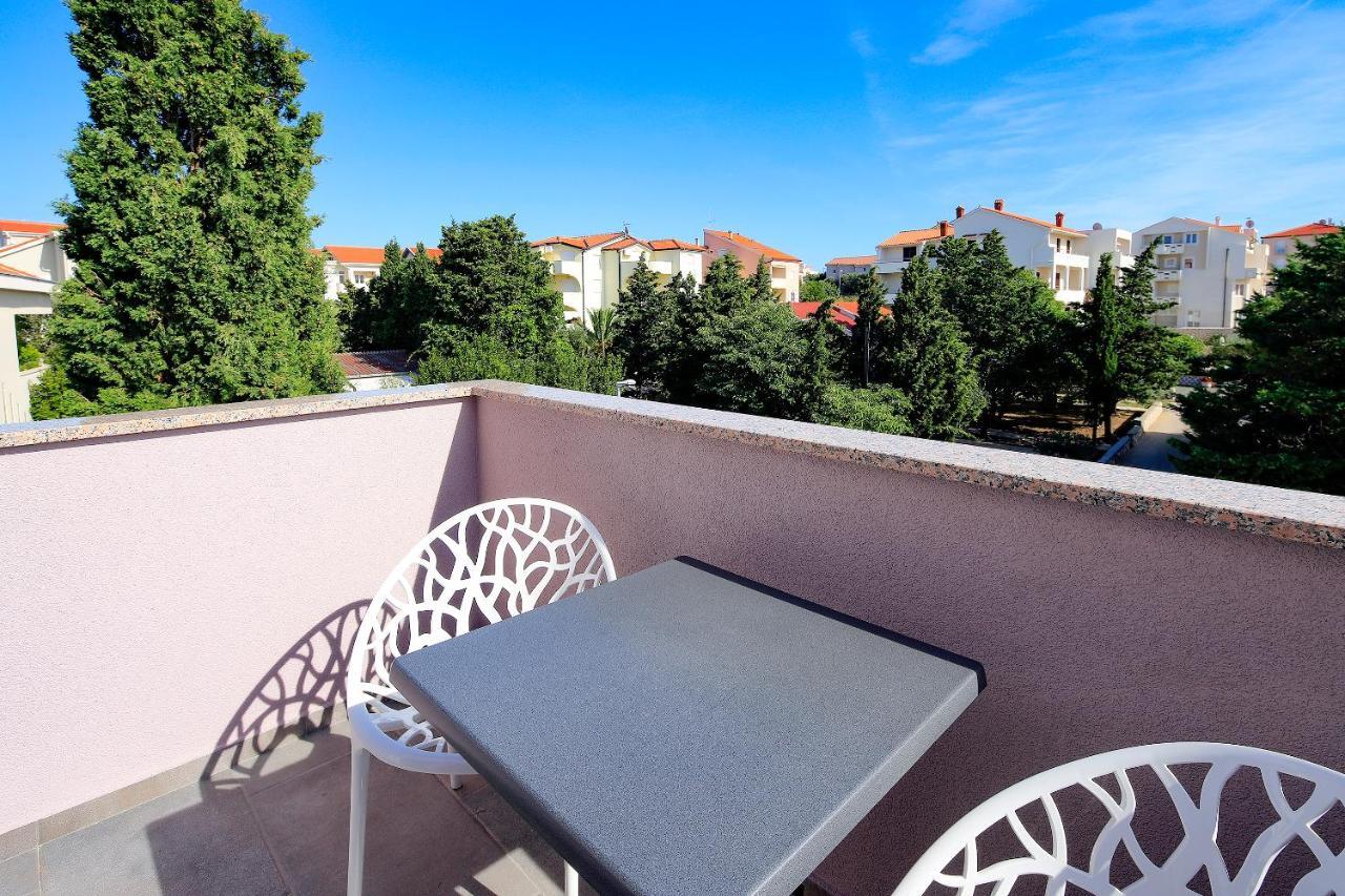 Apartments Lola Novalja Kültér fotó