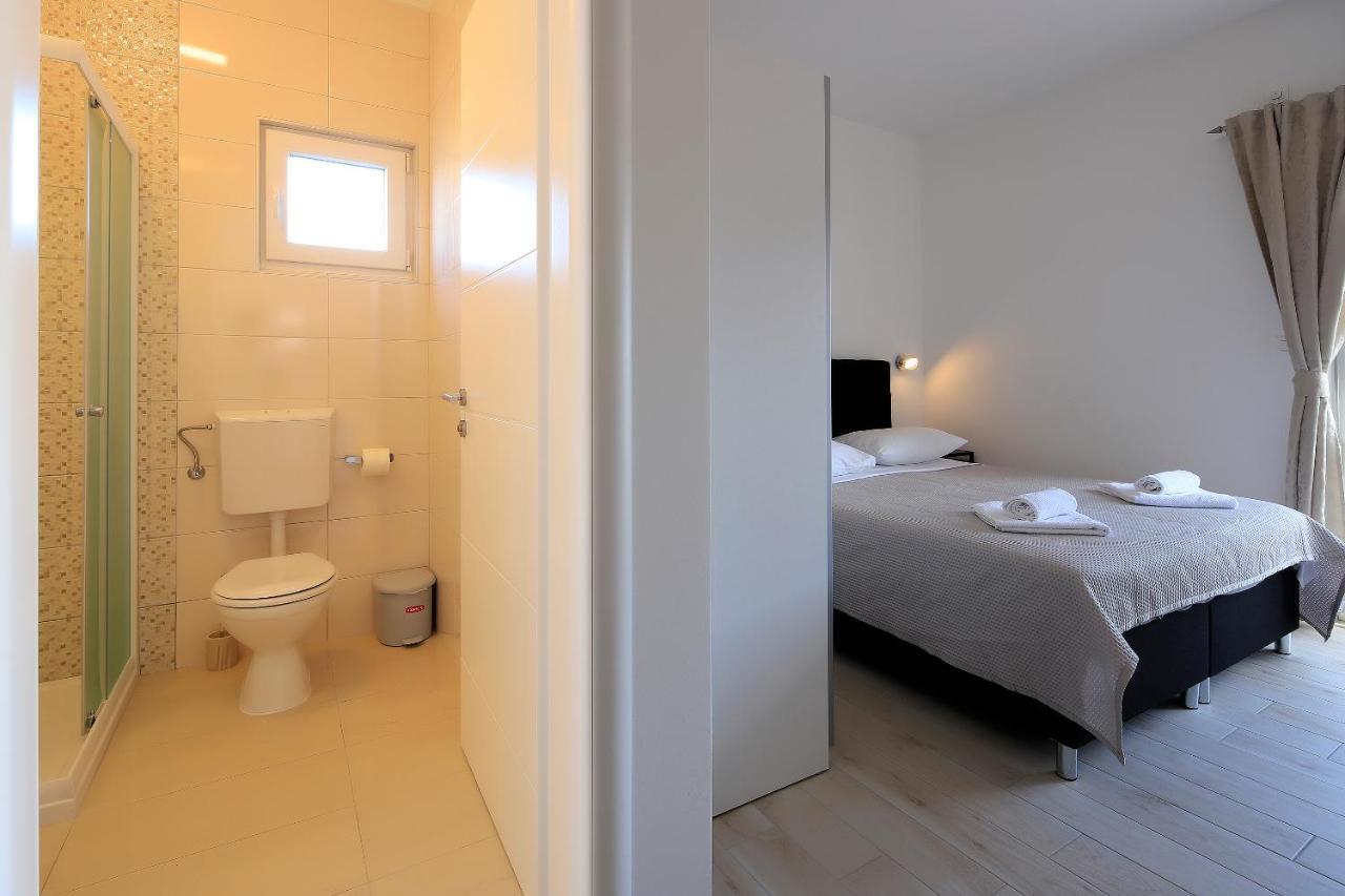Apartments Lola Novalja Kültér fotó