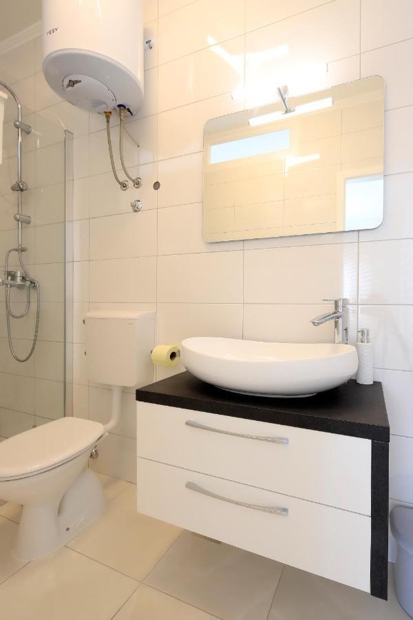 Apartments Lola Novalja Kültér fotó