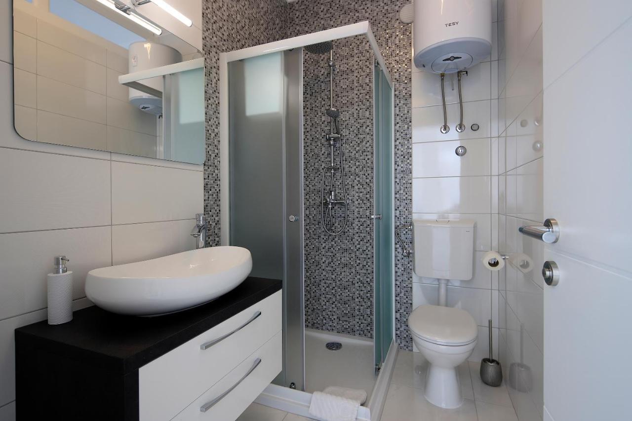 Apartments Lola Novalja Kültér fotó