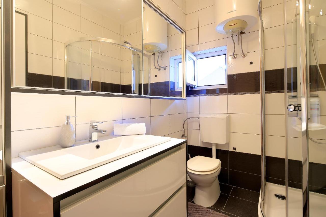 Apartments Lola Novalja Kültér fotó