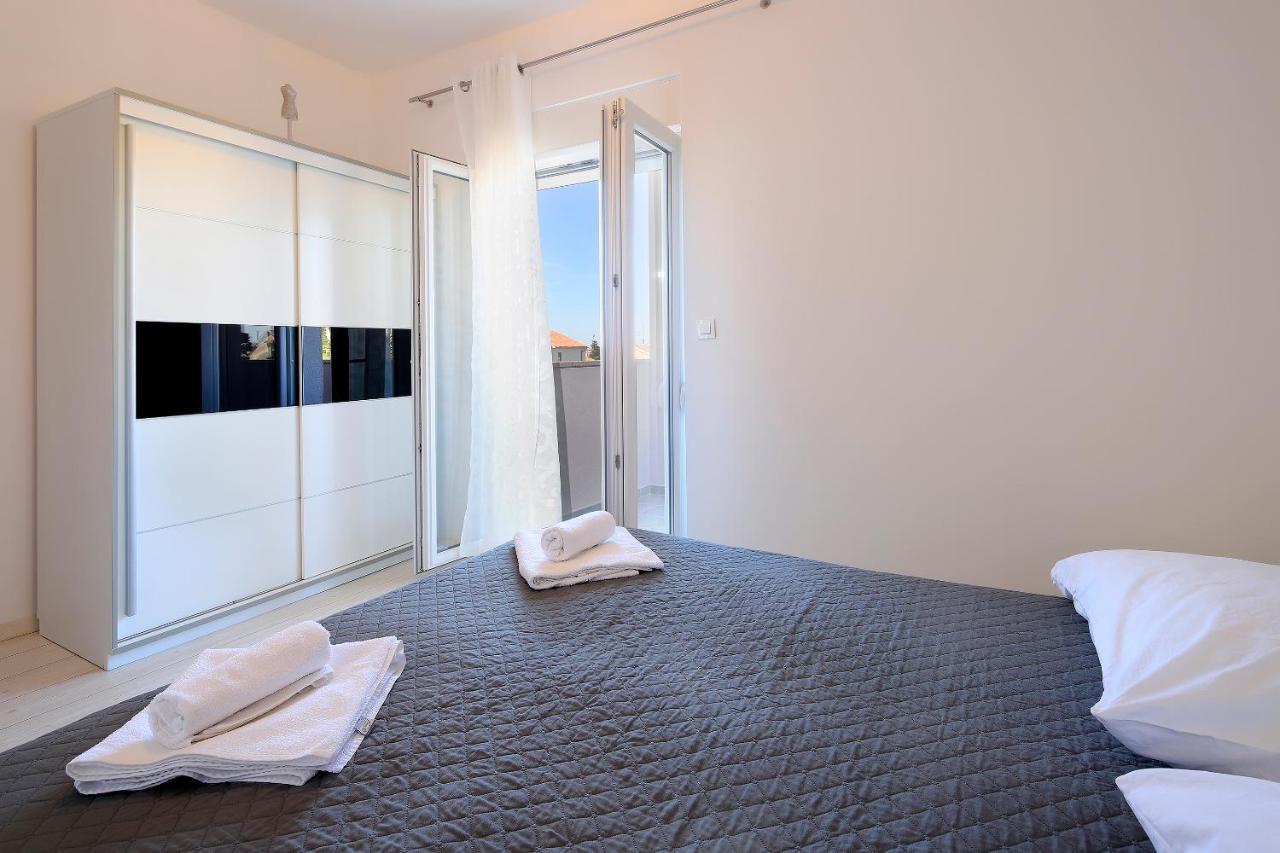 Apartments Lola Novalja Kültér fotó