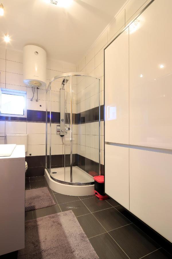 Apartments Lola Novalja Kültér fotó